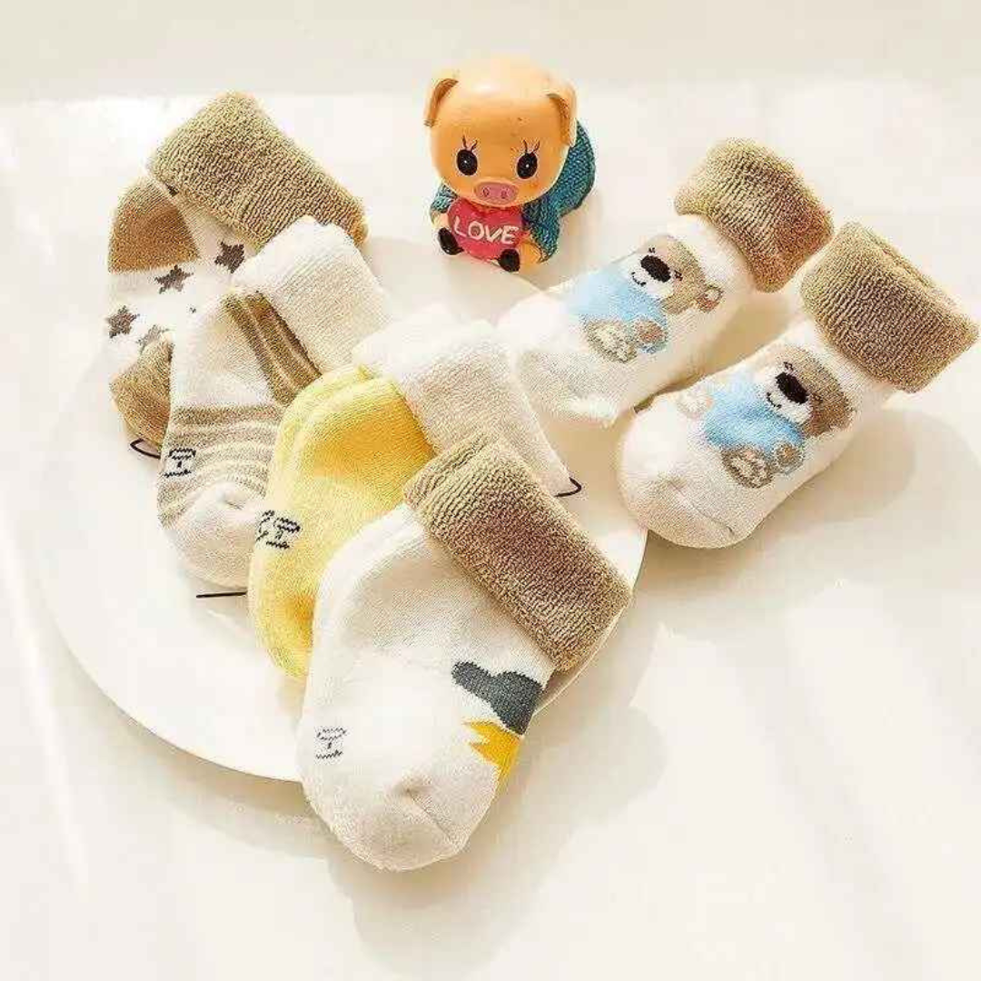 Kit Meias de Pelúcia Infantil Confortável para seu Bebê 5 Pares -  Luvala